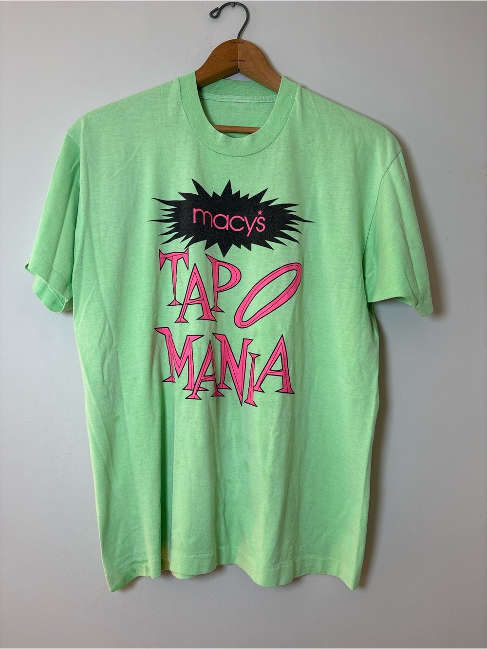 Vintage 90s Macys Tap O Mania Neon Green TShirt Single Stitch Boxy XL 22x27
